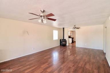 Main picture of 904 San Clemente Ave NW