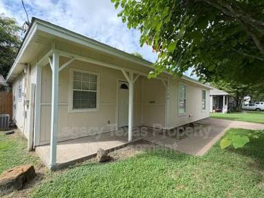 Main picture of 1136 Alvarado St