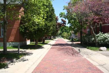 Main picture of 215 Rose Pl