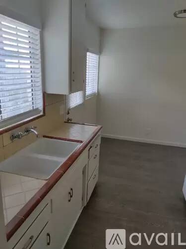 Main picture of 1718 E Mariposa Ave