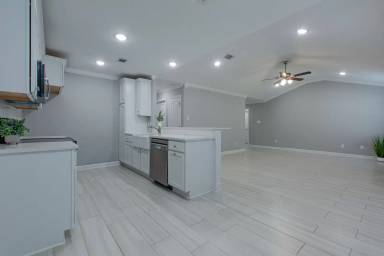 Main picture of 17 Winchester Dr