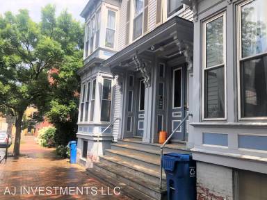 Main picture of 89 Carleton St