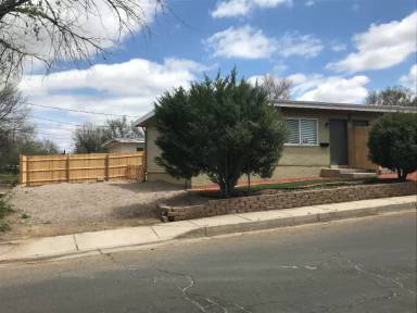 Main picture of 824 Santa Fe St
