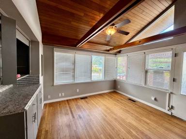 Main picture of 6908 S 115th St