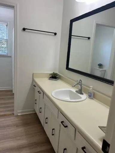 Main picture of 432 Lisa St NE