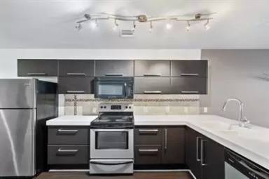 Main picture of 1101 Grove Blvd