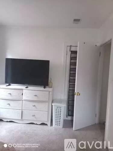 Main picture of 7016 Thatcher St