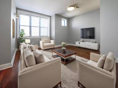 Main picture of 4235 S Calumet Ave