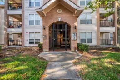 Main picture of 8051 Bay Branch Dr