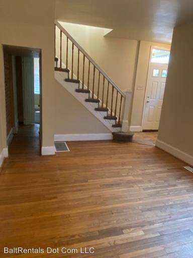 Main picture of 166 Collins Ave