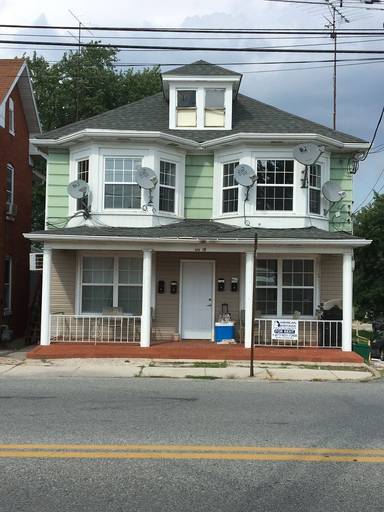 Main picture of 878 Baltimore St