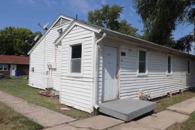 Main picture of 715 W 14th St