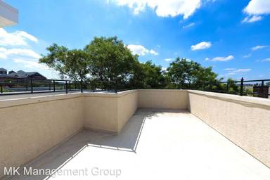 Main picture of 1406 N Willington St