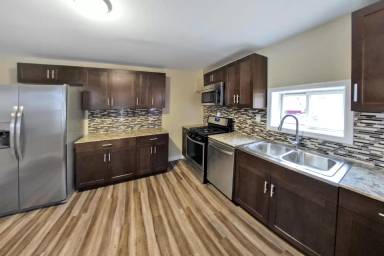 Main picture of 114 E 7th Ave