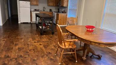 Main picture of 298 Powell St E