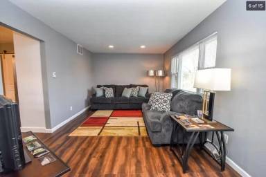 Main picture of 805 N Smith Rd