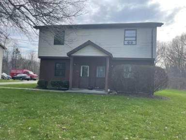 Main picture of 612 N Four Mile Run Rd