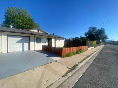 Main picture of 845 Grape St