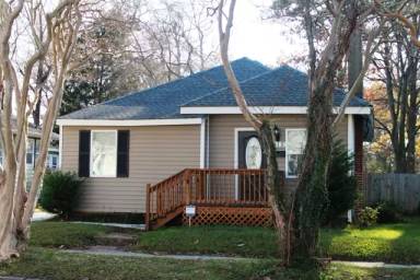 Main picture of 215 E Ocean Ave