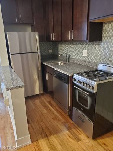 Main picture of 815-23 W Cornelia Ave