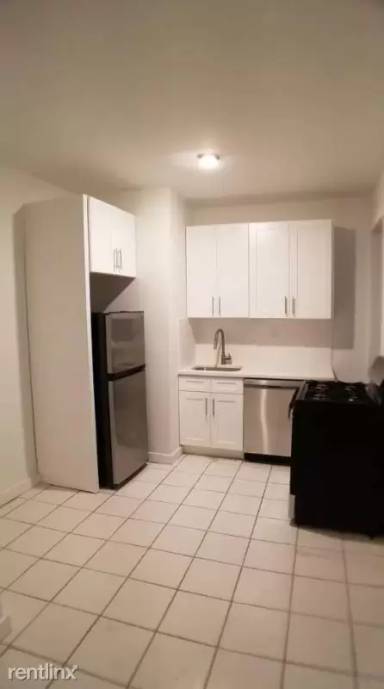 Main picture of 11 Gifford Ave