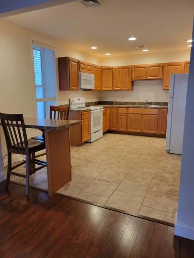Main picture of 66 E King St