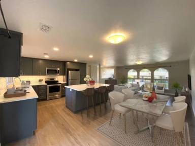Main picture of 614 W Jay Ave