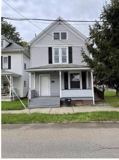 Main picture of 63 S Market St