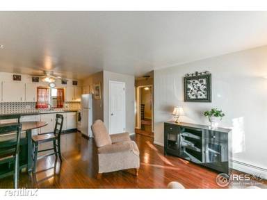Main picture of 200 E Myrtle St
