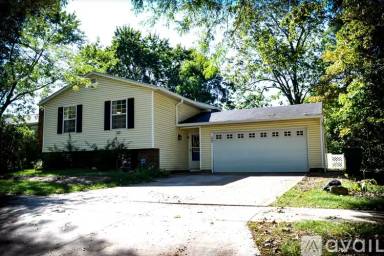 Main picture of 5145 Strawberry Farms Blvd