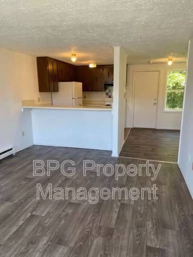 Main picture of 123 Circle Dr