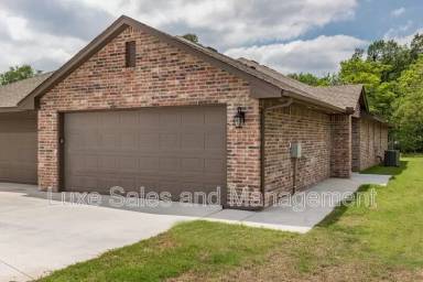 Main picture of 401 Chalk Hill Ct