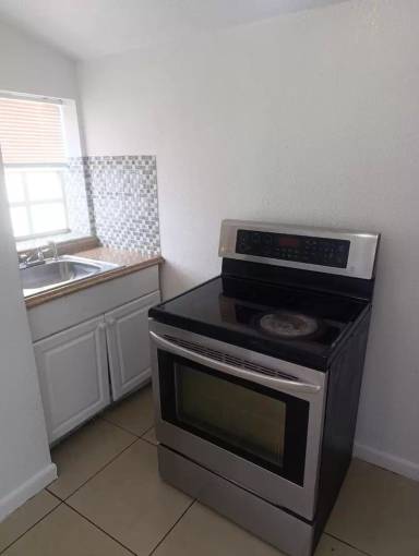 Main picture of 1626 W Flagler St