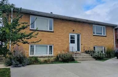 Main picture of 2100 4th St NE
