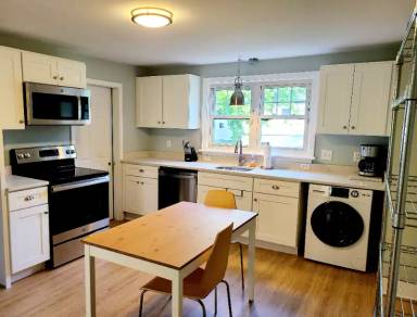 Main picture of 303 Metacom Ave