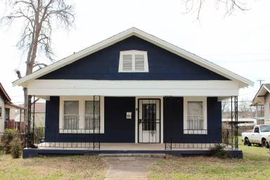Main picture of 921 4th Ct W