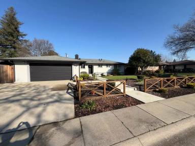 Main picture of 4537 Belcrest Way