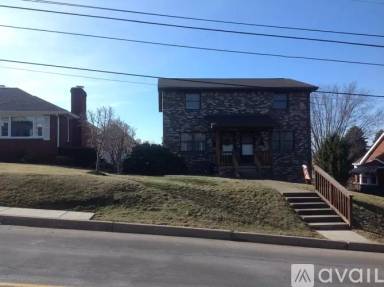 Main picture of 503 Lewis Ave