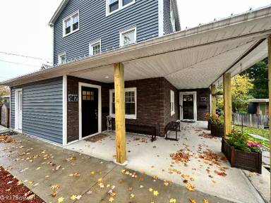 Main picture of 917 Boyle St