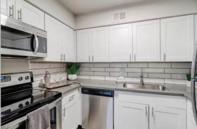 Main picture of 20 E Ellis Dr