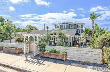 Main picture of 3735 Monroe St