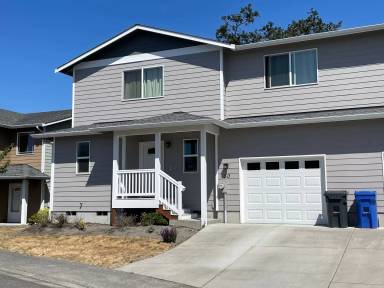 Main picture of 50 NE Melrose Dr
