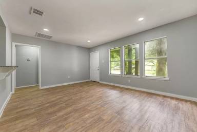 Main picture of 8323 Lapanto Ln