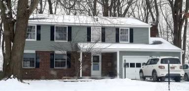 Main picture of 1564 Carriage Hill Dr