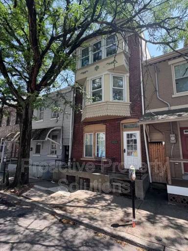 Main picture of 934 W Walnut St