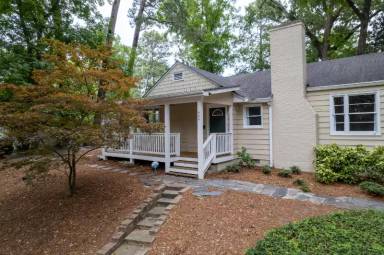 Main picture of 444 Collier Rd NW