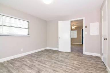 Main picture of 1200 Beach Dr NE