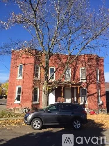 Main picture of 811 E 2nd St