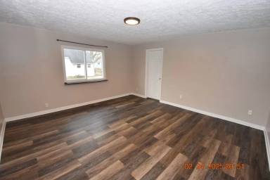 Main picture of 222 School St