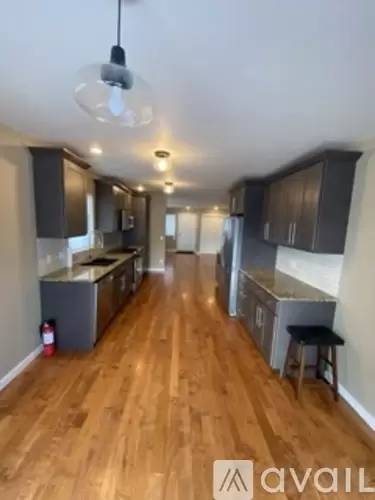 Main picture of 913 Pine St